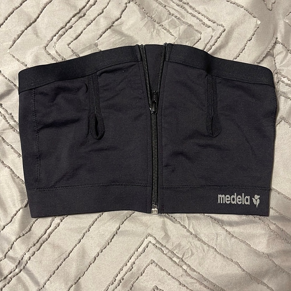 Medela Easy Expression Medium Bustier in Black